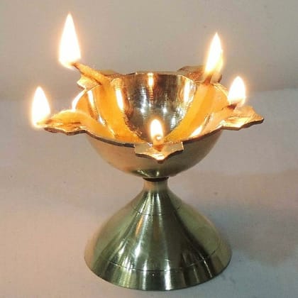 VINTAGE DECOR/ BRASS POOJA DIYA