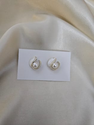 Fresh Purple Fashionable Pearl Ear Studs (Gold Colour look)