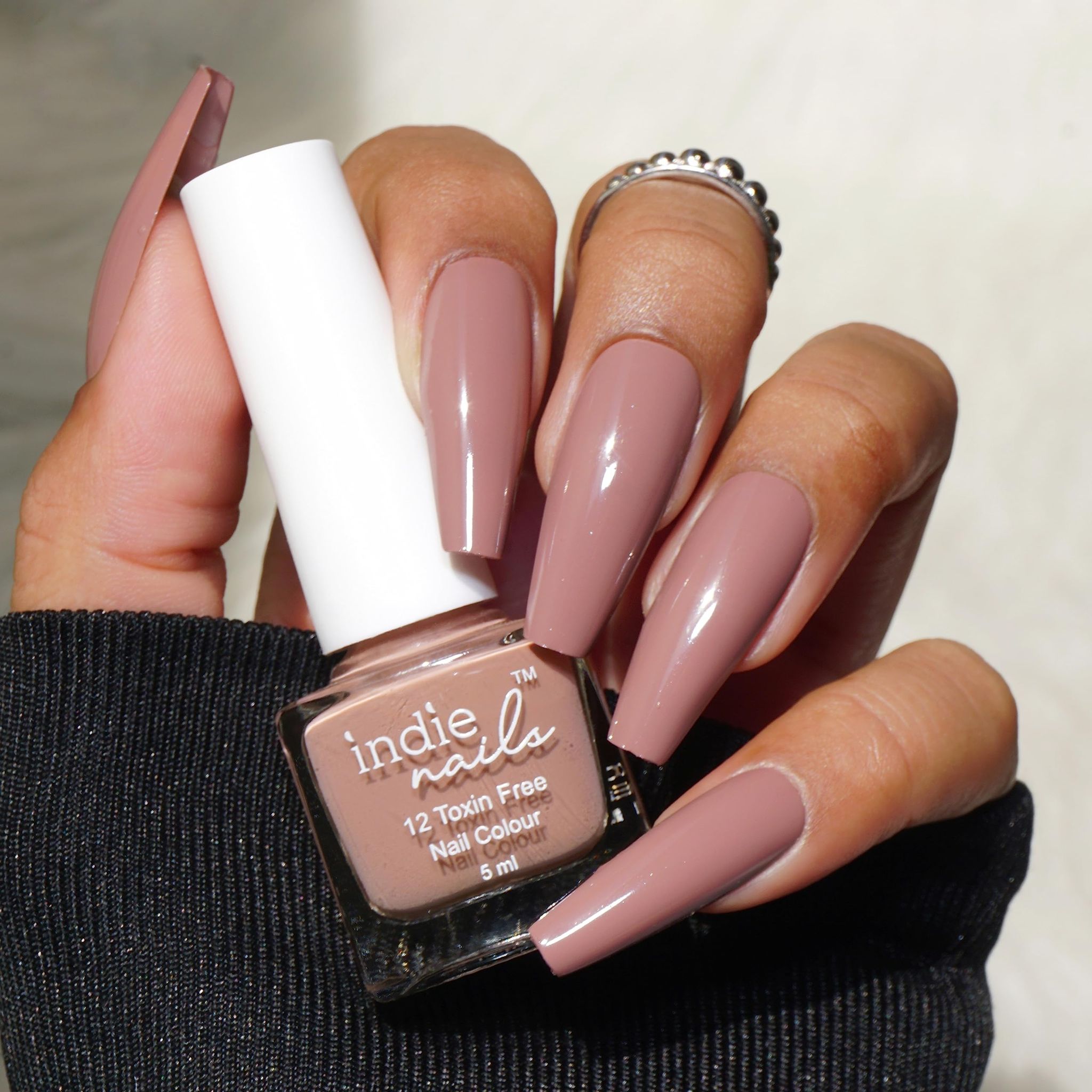 Indie Nails Cutting Chai is Free of 12 toxins vegan cruelty-free quick dry glossy finish chip resistant. Nude shade Nail polish, enamel, lacquer, paint Liquid: 5 ml