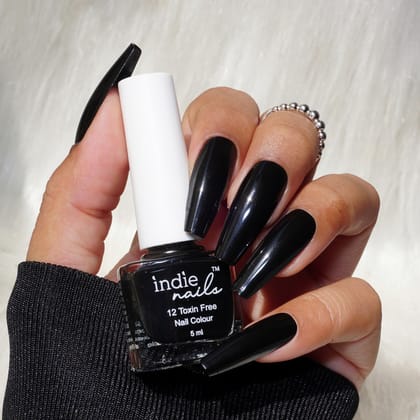 Indie Nails Midnight Affair is Free of 12 toxins vegan cruelty-free quick dry glossy finish chip resistant. Black Colour Nail polish, enamel, lacquer, paint Liquid: 5 ml