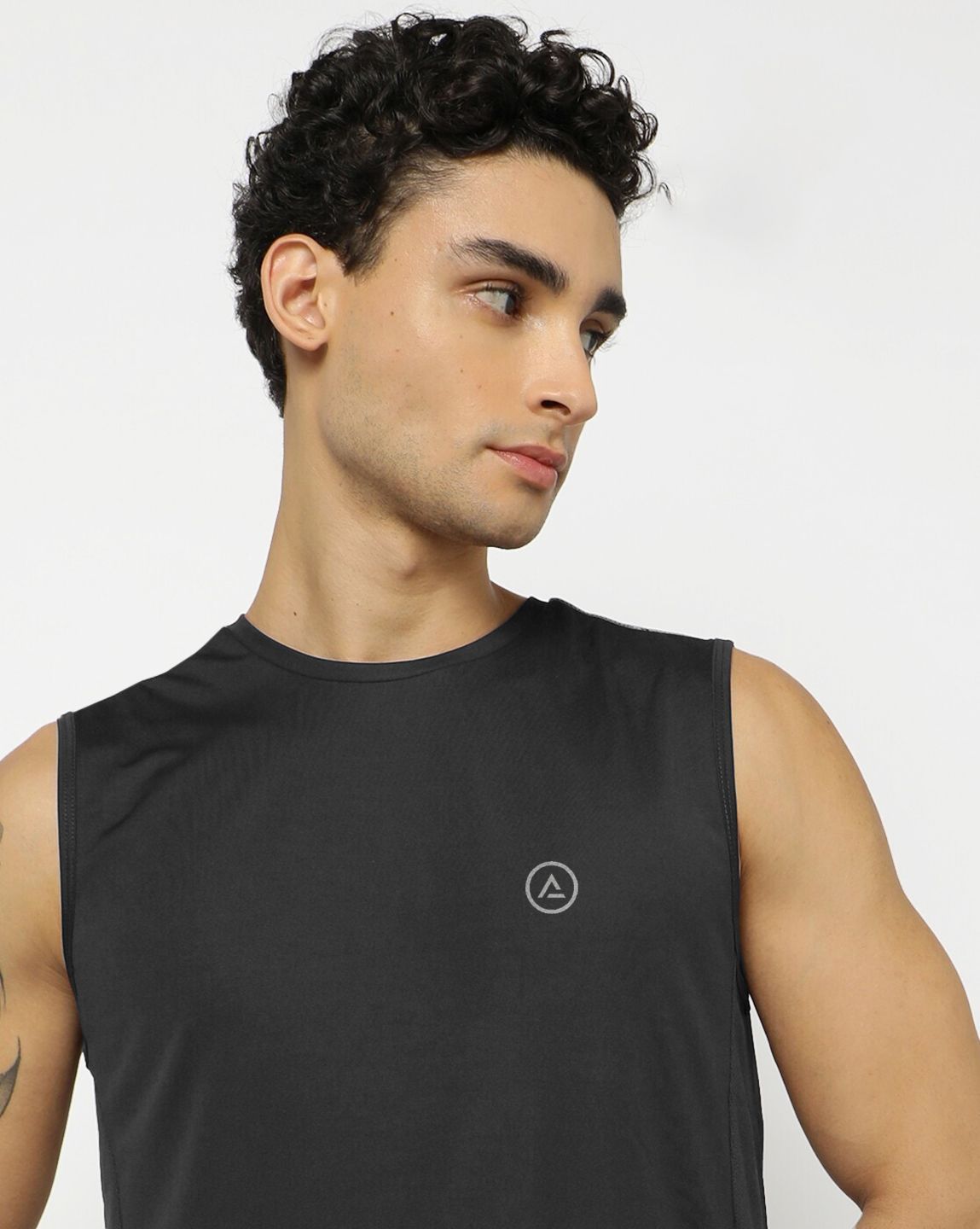 Men Black Textured Sleeveless Sports T-shirt