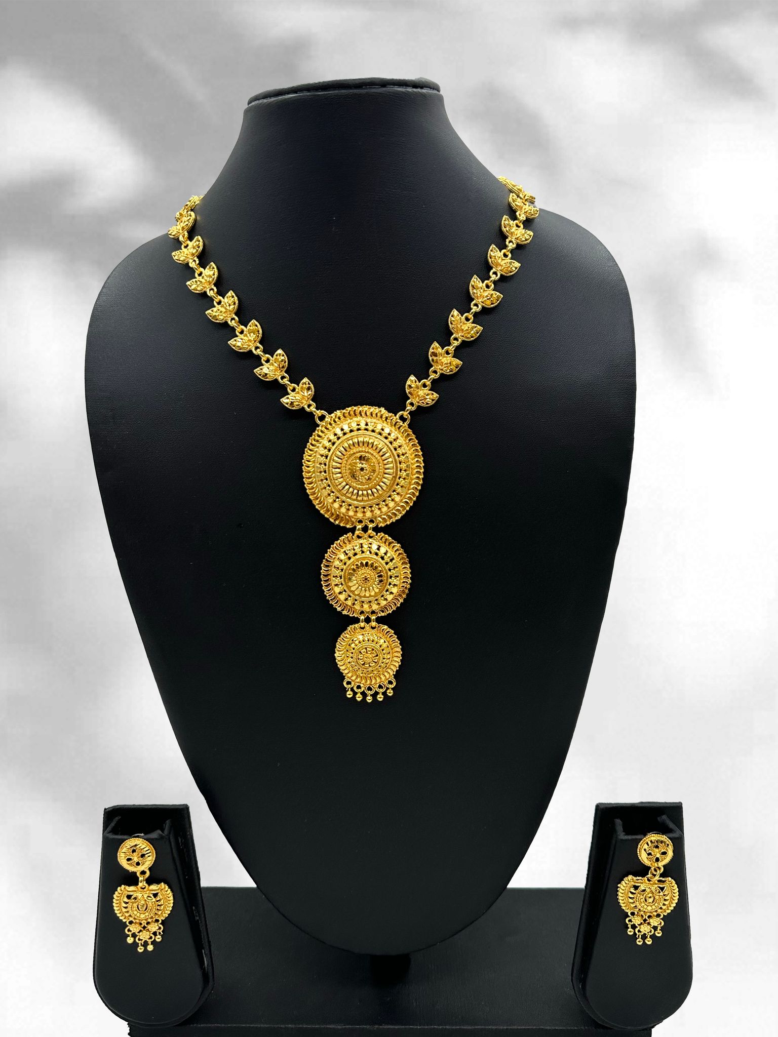 Gold Luxe Necklace Set - Amit Chauhan And Sons