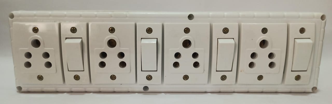 6A 4 Sockets (5 Pin Socket) & 4 Switch (Straight) Extension Box with 6A Plug & 40m Wire