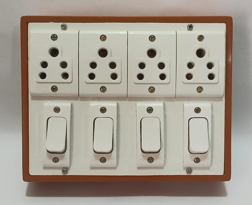 6A 4 Sockets (5 Pin Socket) & 4 Switch (Square) Extension Box with 16A Plug & 15m Wire