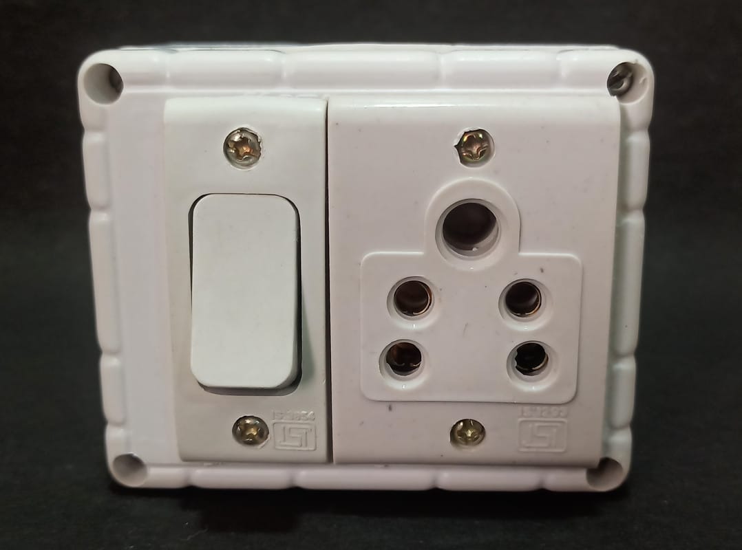 6A 1 Socket (5 Pin Socket) & 1 Switch Extension Box with 6A Plug & 3m Wire