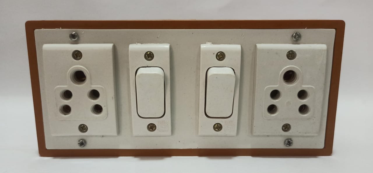 6A 2 Sockets (5 Pin Socket) & 2 Switch Extension Box with 6A Plug & 30m Wire