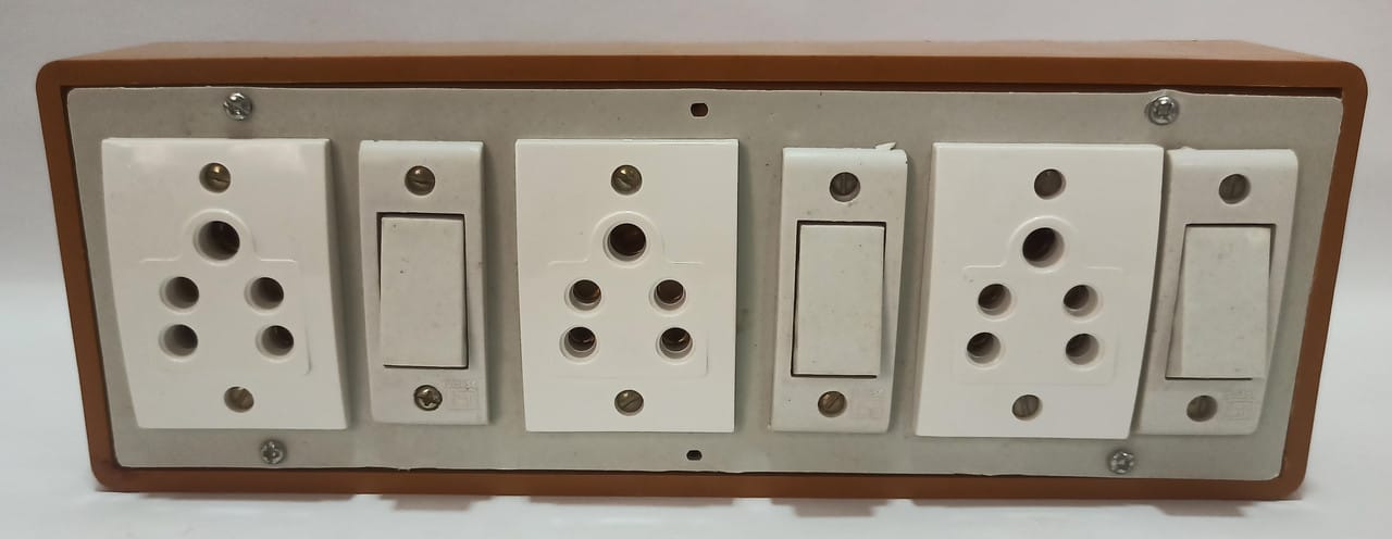 6A 3 Sockets (5 Pin Socket) & 3 Switch Extension Box with 16A Plug & 3m Wire