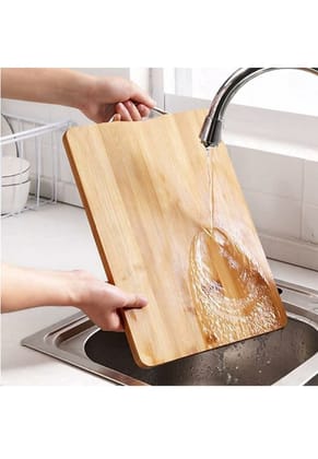 Cutting Board for Kitchen with an Aluminium Handle - Heavy Duty Stain Resistant Non Slip Chopping Board - Durable Smooth, 32X22X1.8 cm