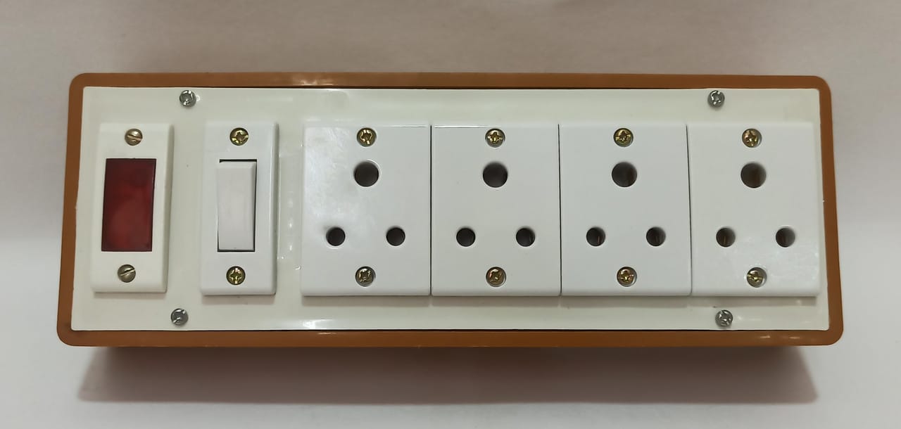 6A 4 Sockets (3 Pin Socket) & 1 Switch Extension Box with Indicator, 6A Plug & 15m Wire