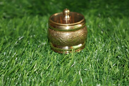 Salvus APP SOLUTIONS Traditional Handmade Brass Round Kumkum/Sindoor Box With Glass Lid for Womens Utility & Gift (Golden_1.5x1.5 inch)