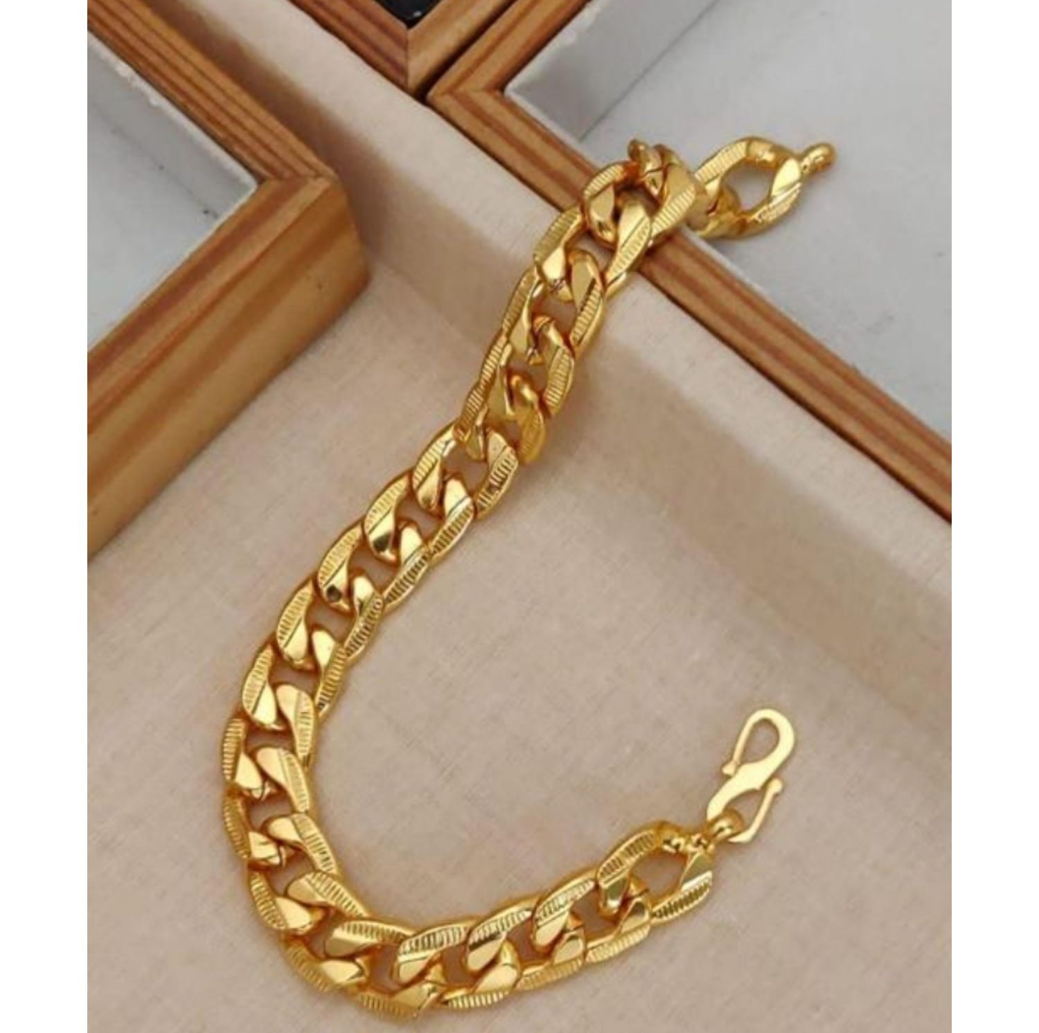 Modern Bracelet Gold Plated Adjustable 20 cm Length For Boys & Mens (Pack of 1)