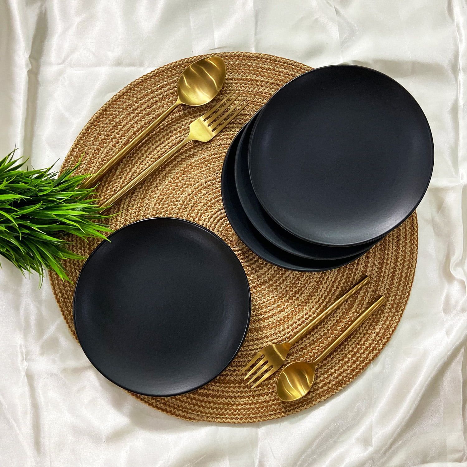 Ceramic Dining Matte Black Ceramic 7.5 Inches Quarter Plates Set of 4