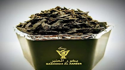 ALNAQI Bakhoor Al Amber-50gms| Perfect for Pooja and Relaxation| Made in India | rich sandalwood, Natural Wood Chips for Home & Office, Fresh & Soothing Fragrance |