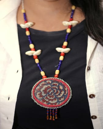 Rosette pendal neck piece