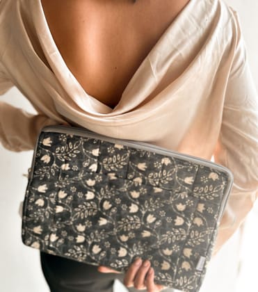 Sustainable Handmade Cotton Laptop Sleeve/Laptop Cover by Ekatra - Black Floral