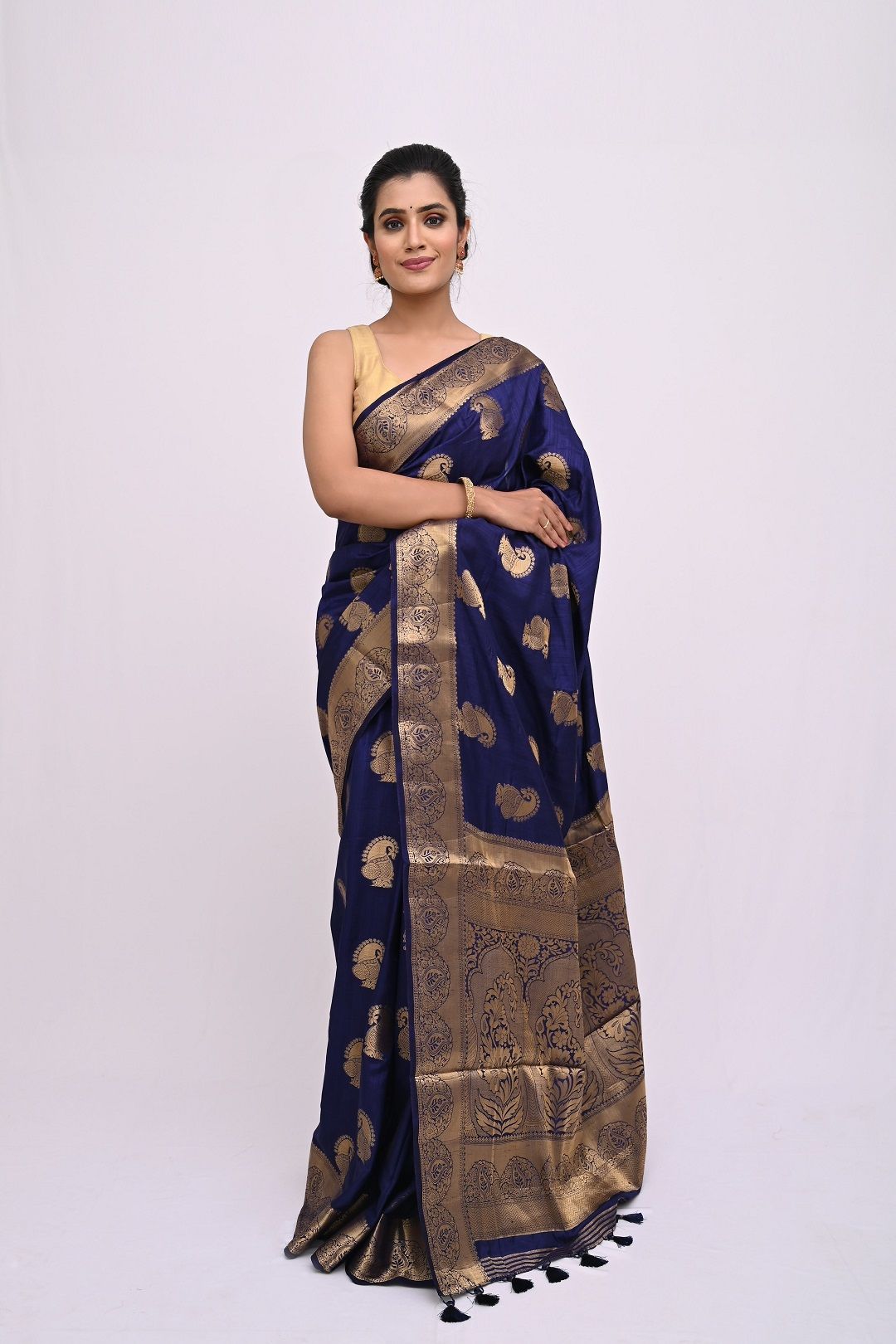 Beautiful Navy Blue Saree With Modish Design and Zari Border