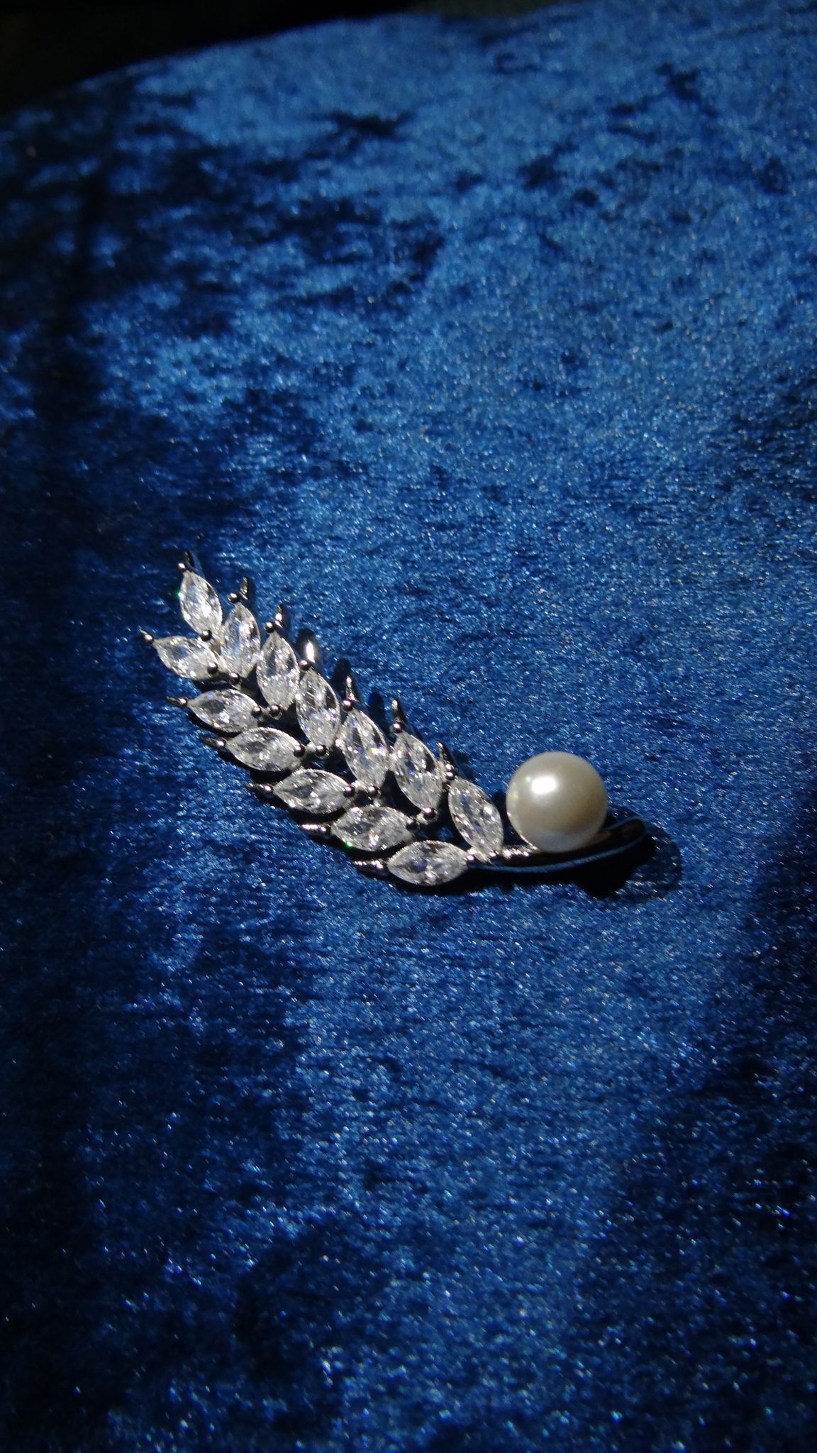 Royal Leaf Pearl Brooch