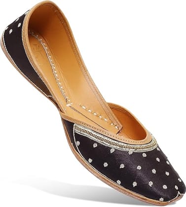 HEER Women's Casual Punjabi Jutti for Ladies | Handmade Shoes Bridal Ethnic Stylish Flats Mojari Black