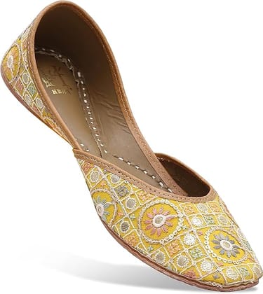 HEER Women's Genuine Soft Leather Juttis |Casual Punjabi Jutti for Ladies | Bridal Mojari for Girls Golden