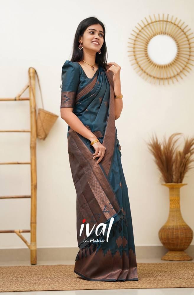 Stunning Rama Zari Work Silk Saree With Blouse Piece