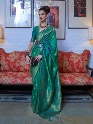 Green Color Weaving Kanjeevaram Silk Saree With Tassal Pallu And Blouse Piece