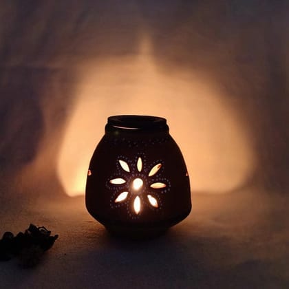 Kutch Painted Pottery Diffuser Lamp