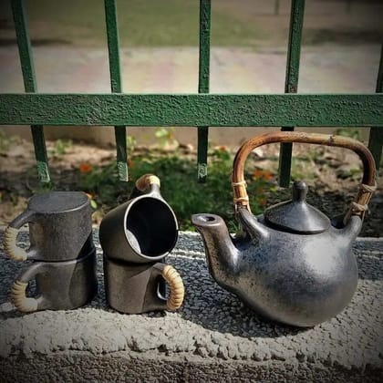 Longpi Black Pottery Flame-Safe Kettle+Mugs Set