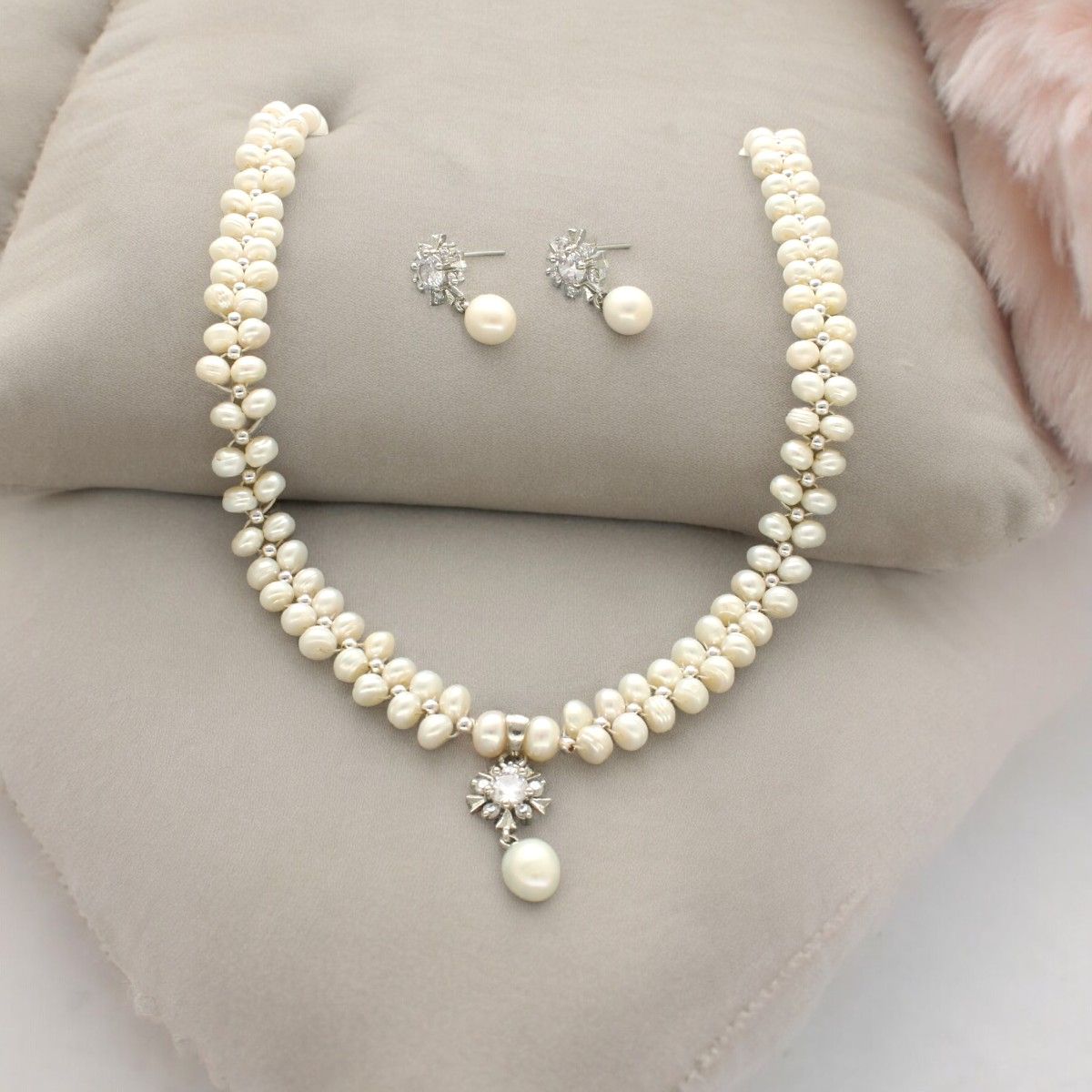 Sri Jagdamba Pearls Alluring Pearl Necklace Set