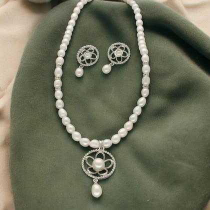 Sri Jagdamba Pearls Grandiose Pearl Necklace Set