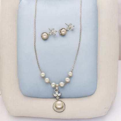 Sri Jagdamba Pearls Enchanting Pearl Chain Set