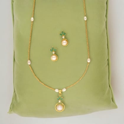 Sri Jagdamba Pearls Ethereal Pearl Chain Set