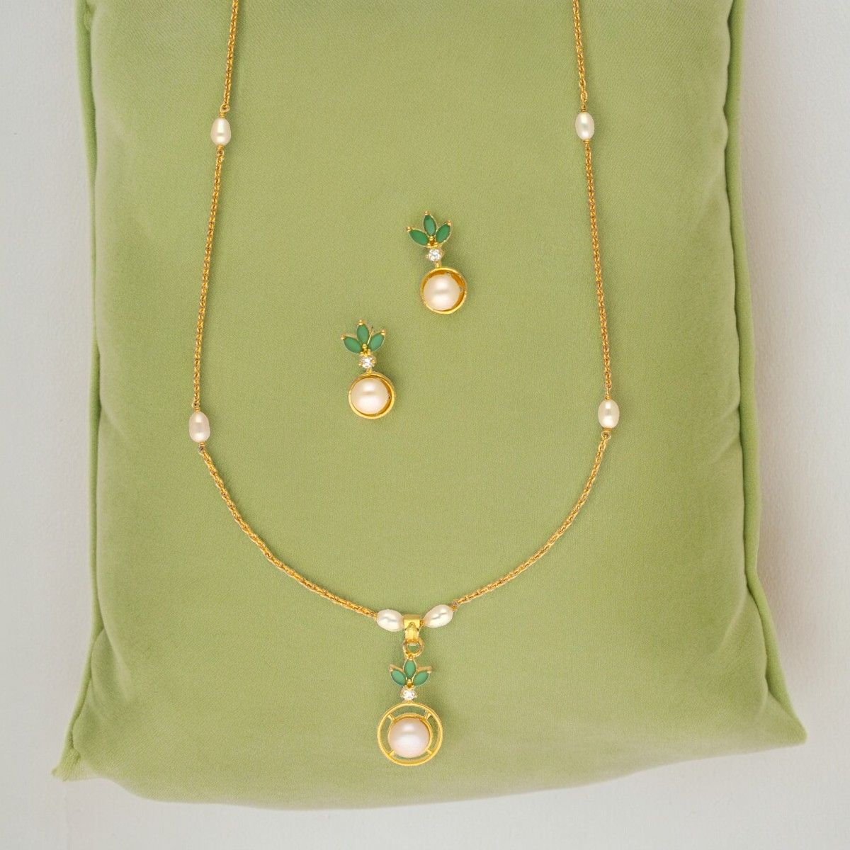 Sri Jagdamba Pearls Ethereal Pearl Chain Set