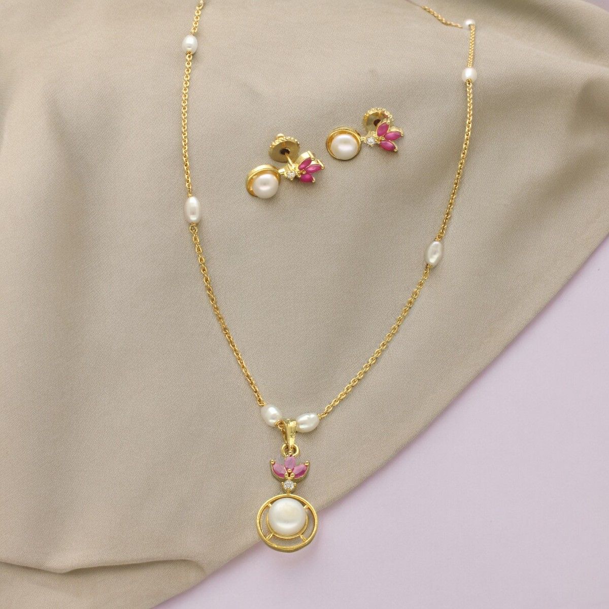 Sri Jagdamba Pearls Radiant Pearl Chain Set