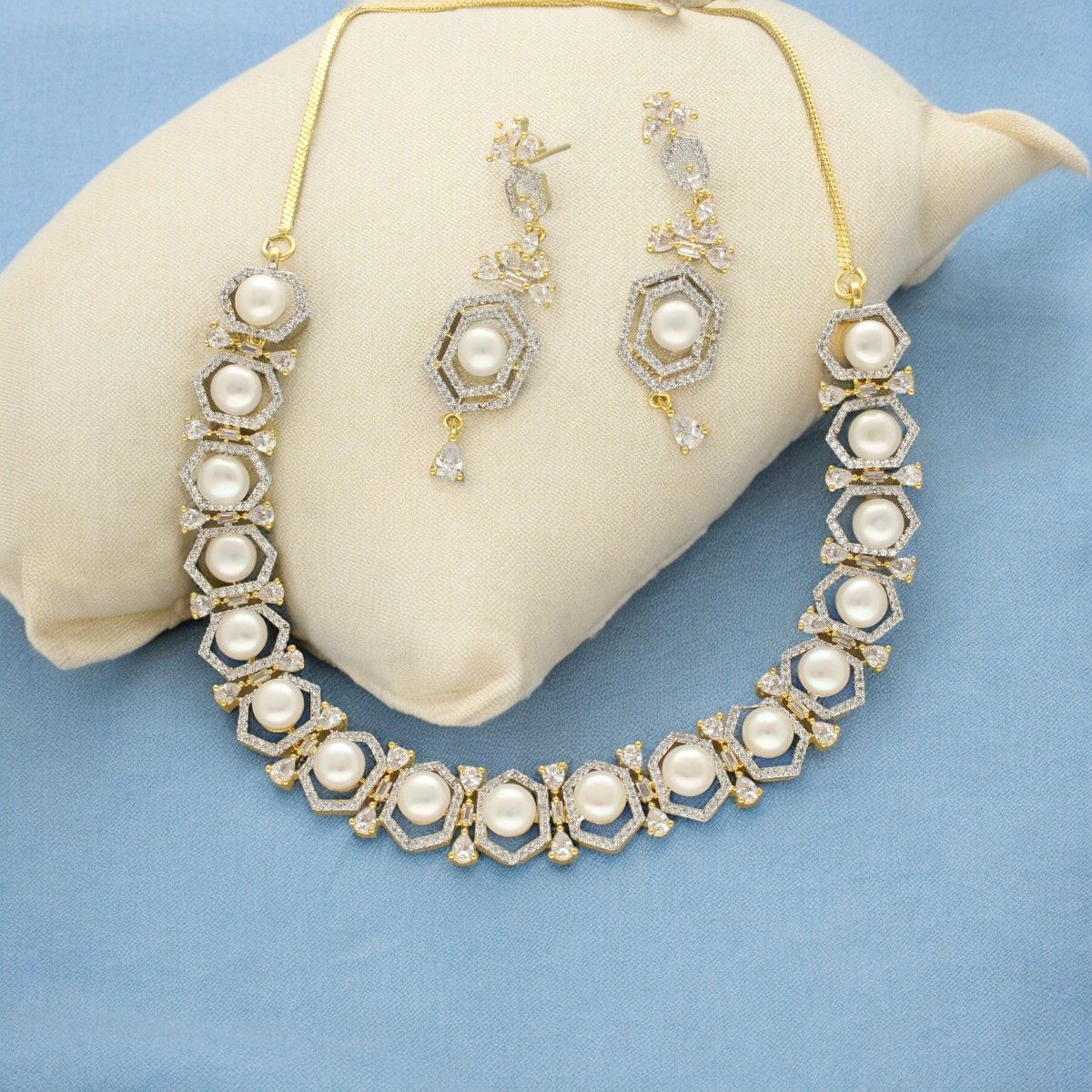 Sri Jagdamba Pearls Majestic Pearl Necklace Set