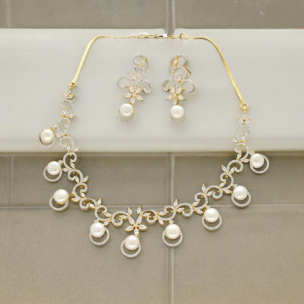 Sri Jagdamba Pearls Alluring Pearl Necklace Set