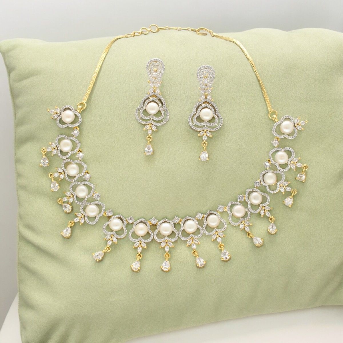 Sri Jagdamba Pearls Lustrous Pearl Necklace Set