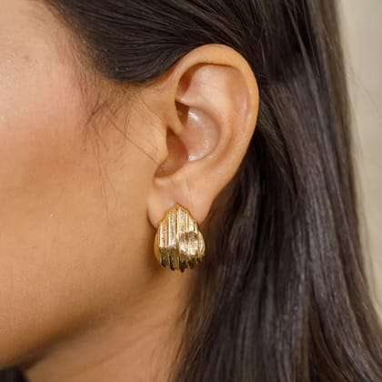 Brass Shell Stud Earrings - Gold