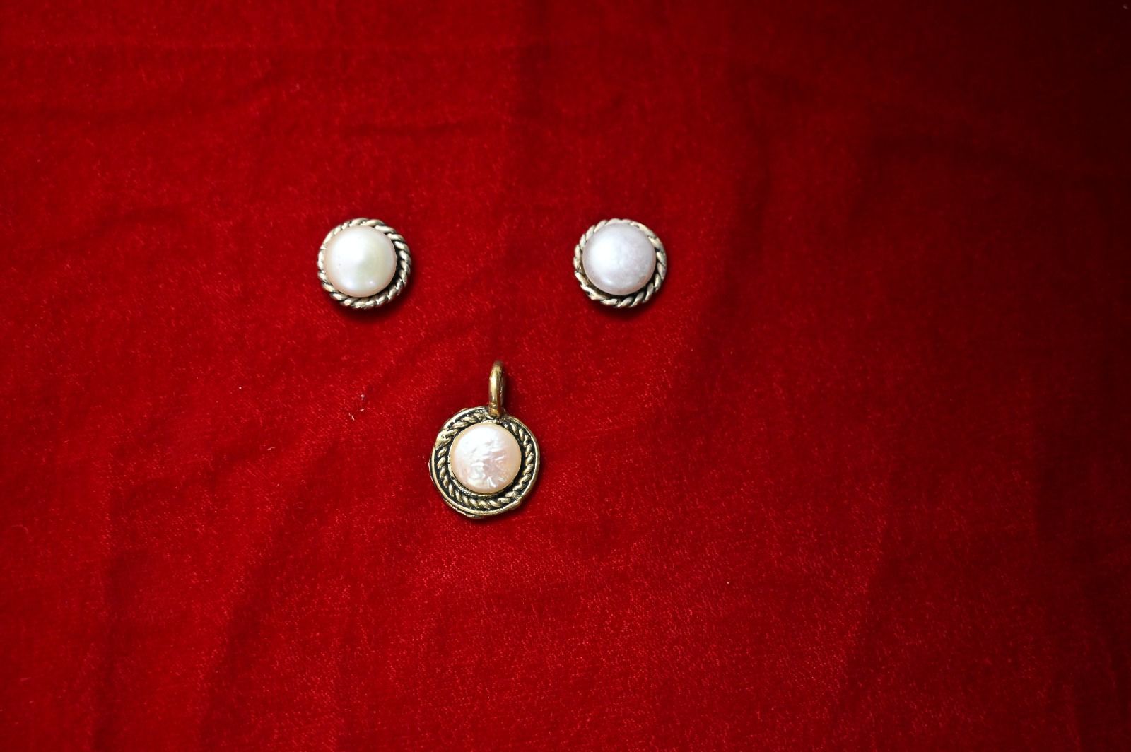 Pearl Pendent with earings