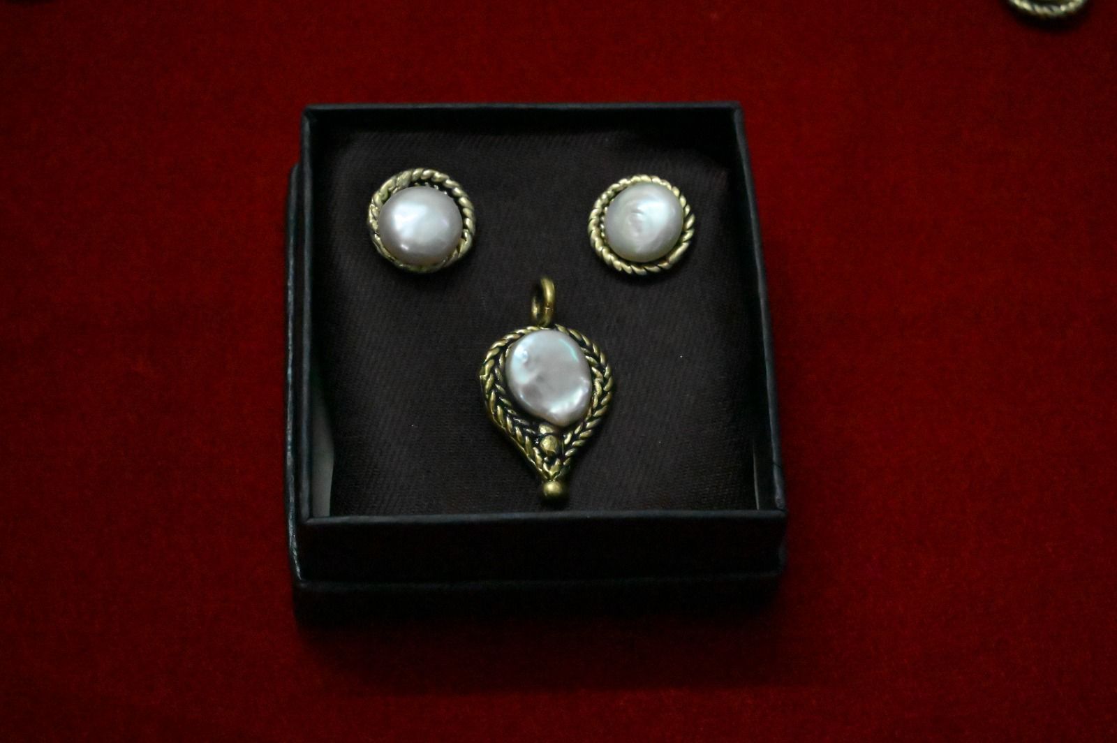 Pearl Pendent with earings