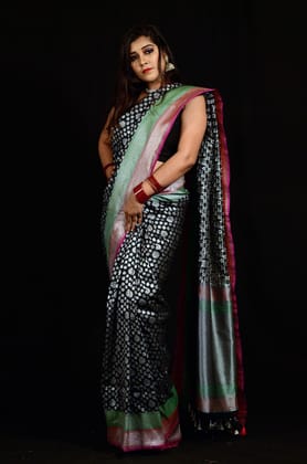 Traditional Banarsi Brocade Saree with Contrast Pallu - Atulya Karigari