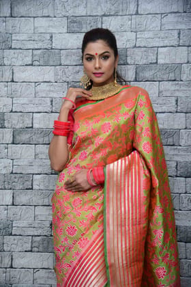 Traditional Banarsi Dabka Saree with Floral Patterns - Atulya Karigari