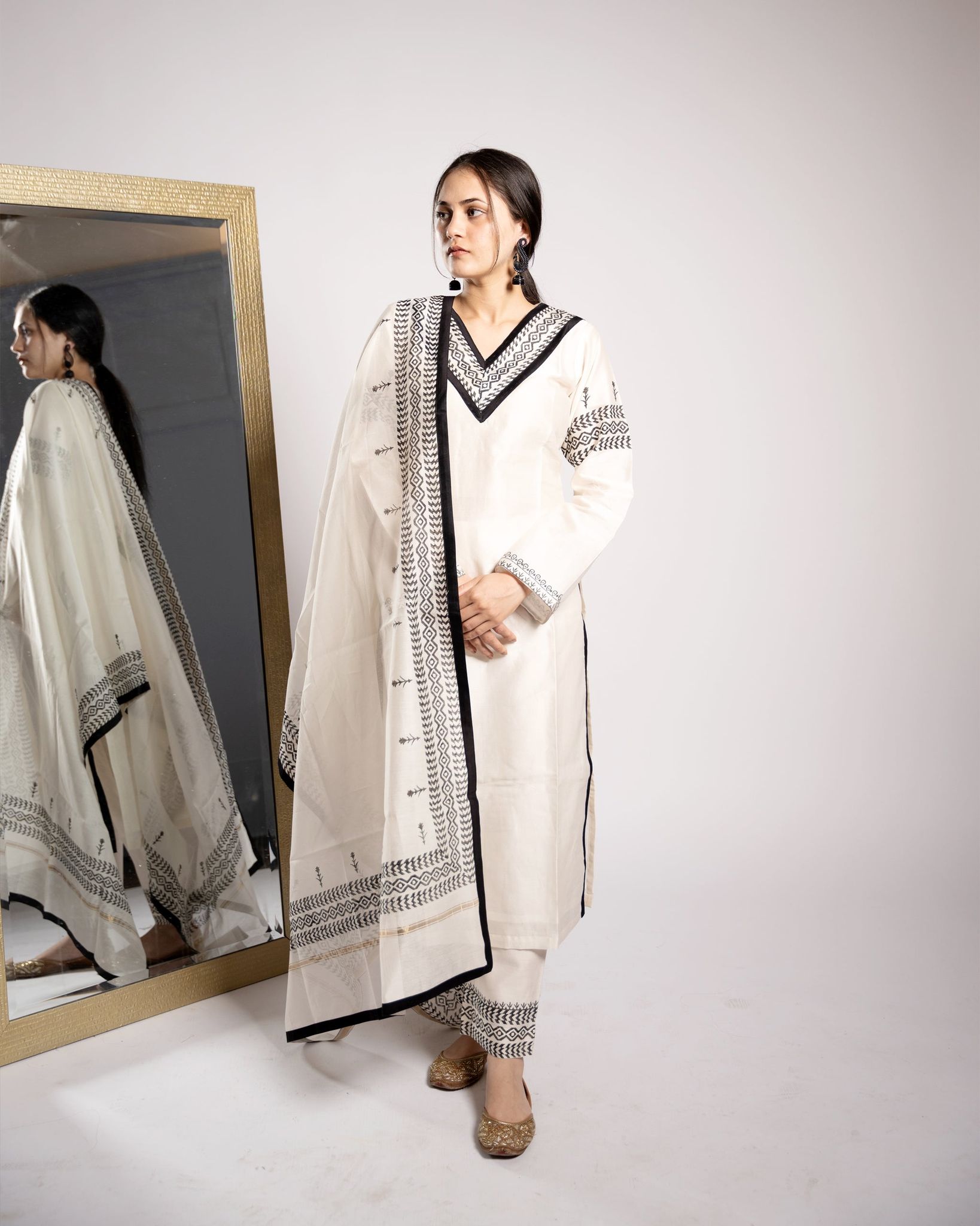 White Chanderi Kurta Set with Lace Trim by Aagaaz Jaipur