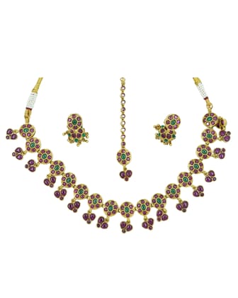  Gold-plated Kundan and Pearl Choker Necklace Set with Earrings and Maang Tikka