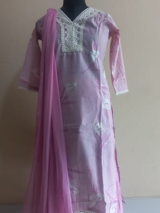  Women's Pink Chikankari Kurta with White Embroidery and Pearl Detailing