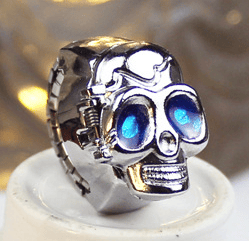 YAKH Chrome Skull Ring (Blue Eyes)