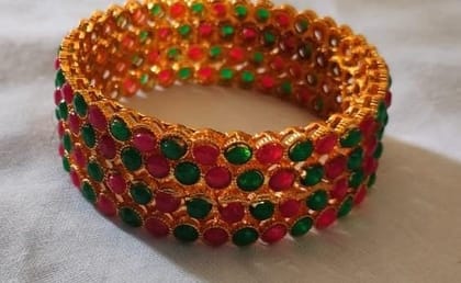 Red and Green Stones Bangles [2.6]