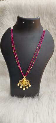 Delicate Gold-plated Pendant Necklace with Pink Beads