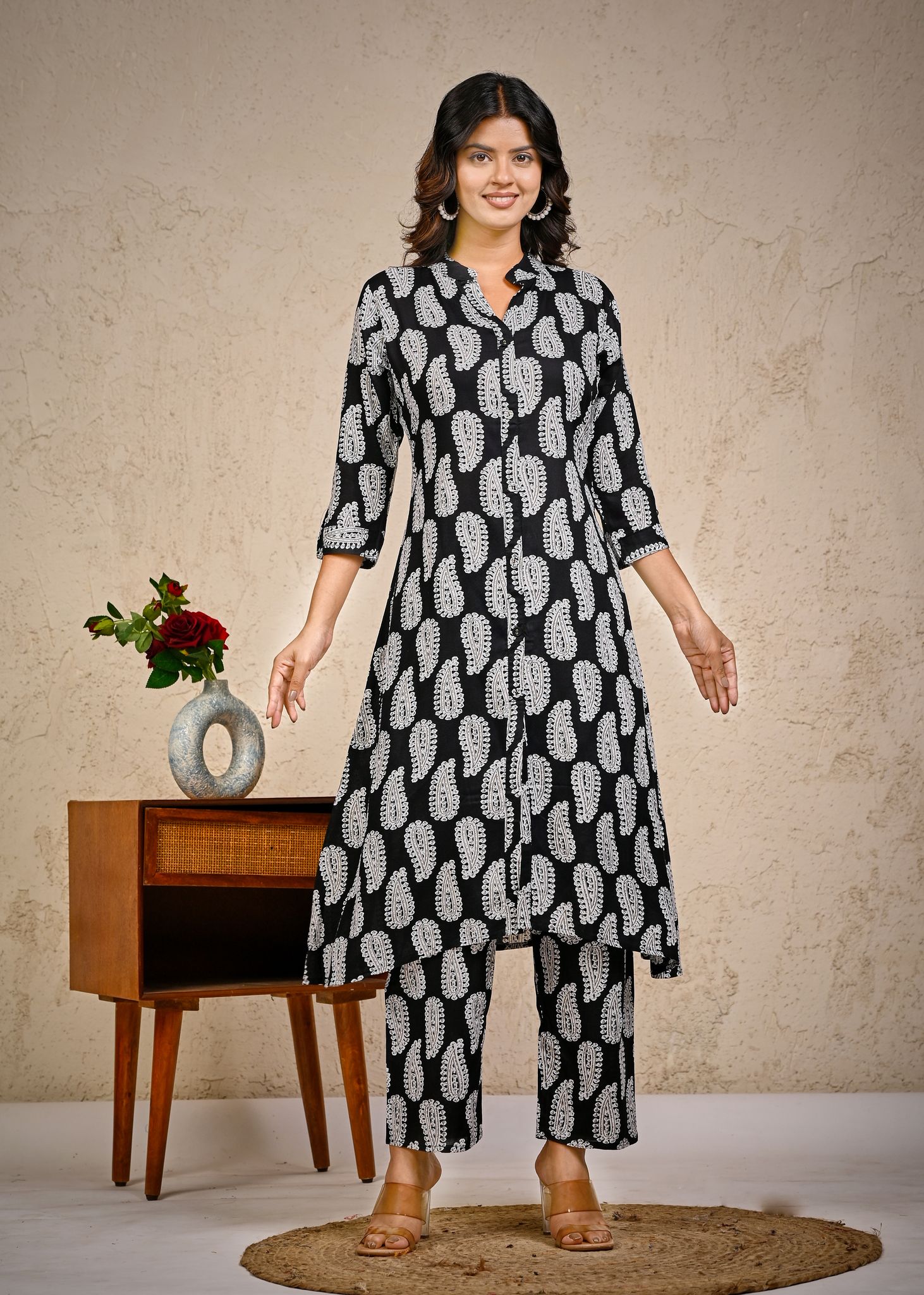  Women's Black and White Paisley Print Kurta Palazzo Set