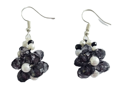  Elegant Black and White Beaded Flower Earrings