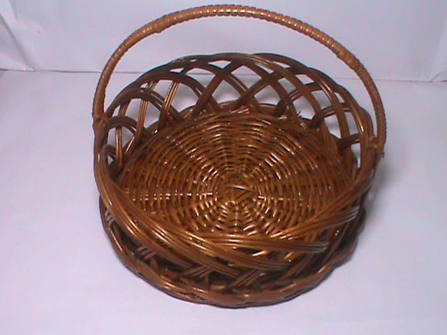 **Handwoven Wicker Picnic Basket with Lid and Handle** - BIG